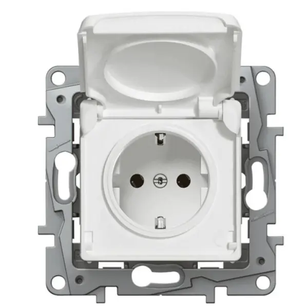 LEGRAND Niloe Контакт шуко 16А със защита за деца и капак IP44 бял