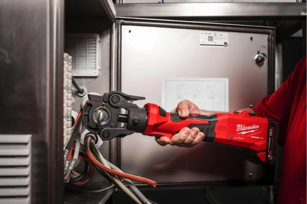 Акумулаторна кербовка Milwaukee M18ONEHCCT60-0C